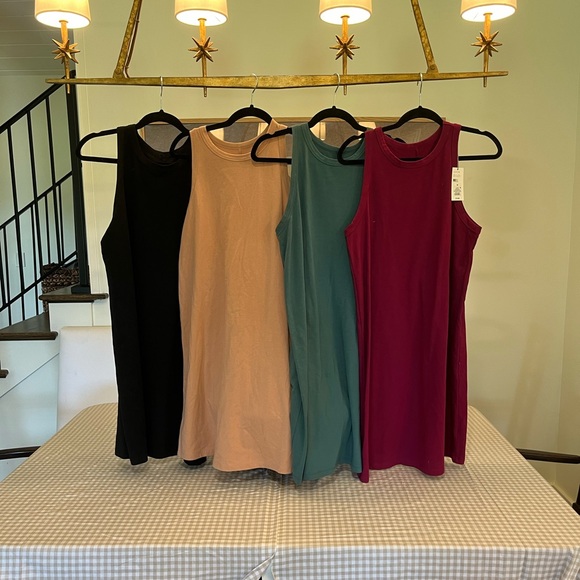 Set of 4 Sleeveless Dresses - Picture 1 of 3